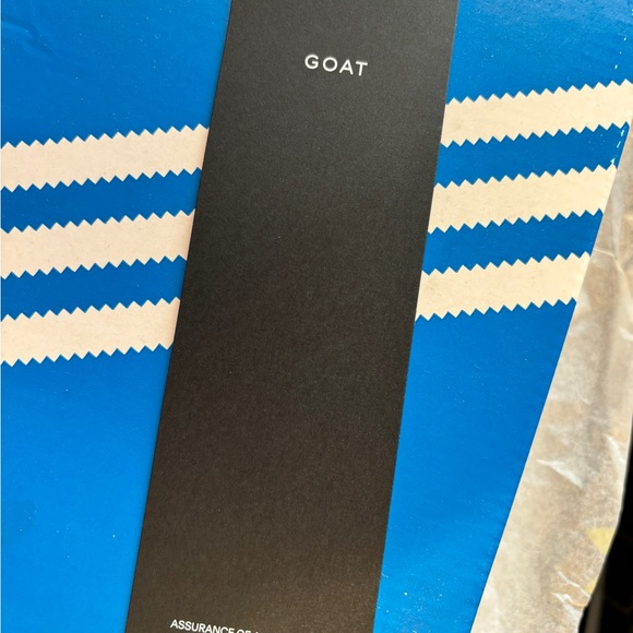 Black Adidas Spezial - Picture 4 of 4